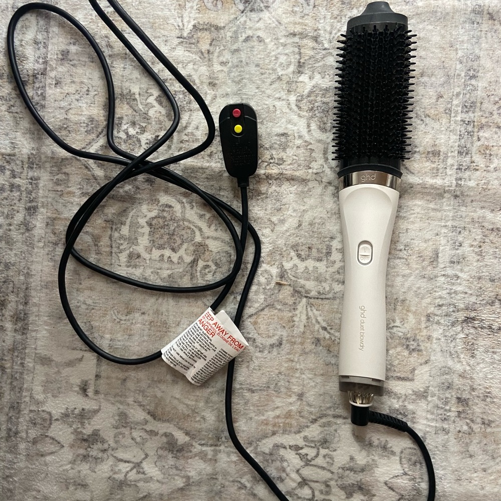ghd Duet blow dry -White and Black Hot Brush